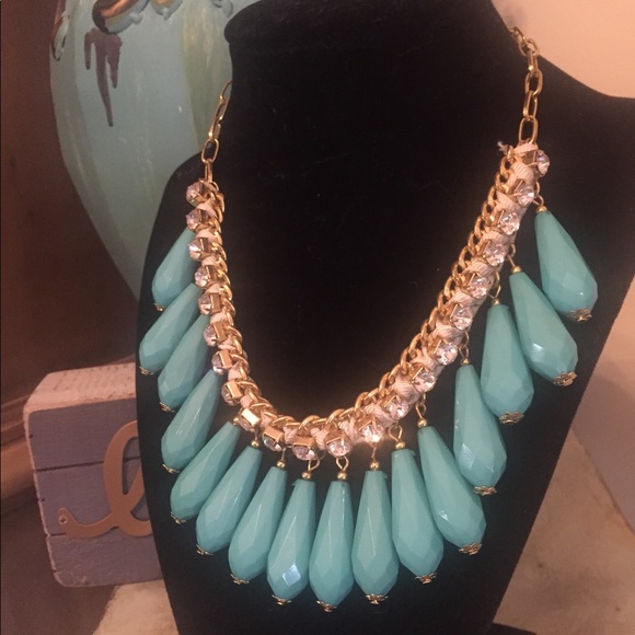 Ann Taylor Aqua/ Teal Crystal Gold Necklace 💚 - Picture 2 of 4